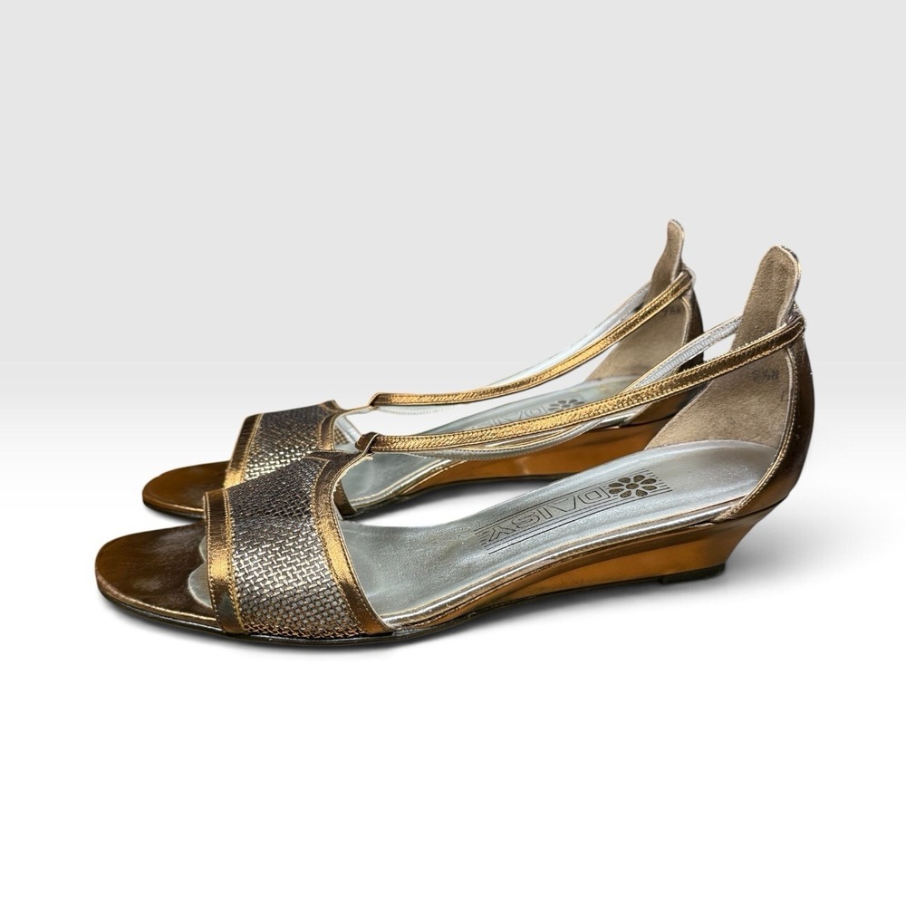 Vintage 60s 70s Daisy Bronze Metallic Sandals 9.5 N Woven Low Heel Original Box